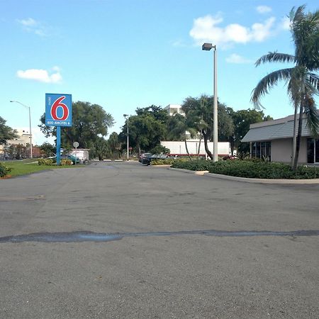 Motel 6-Miami, Fl Doral Luaran gambar